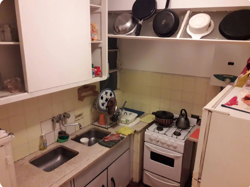 A kitchen with a sink and a microwave

Description automatically generated